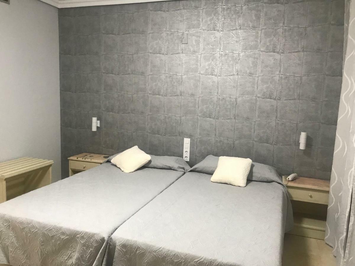 Hotel Reina Victoria Hellín Zewnętrze zdjęcie
