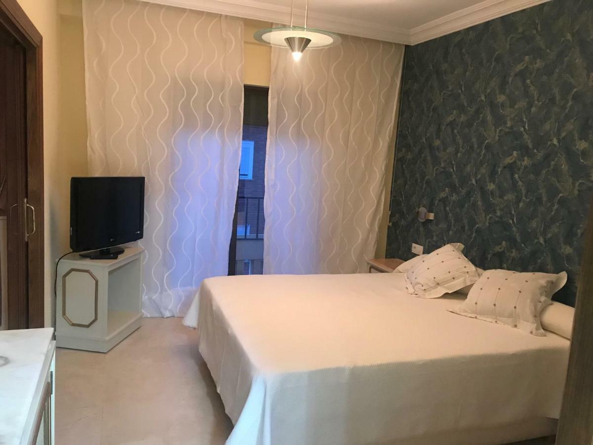 Hotel Reina Victoria Hellín Zewnętrze zdjęcie