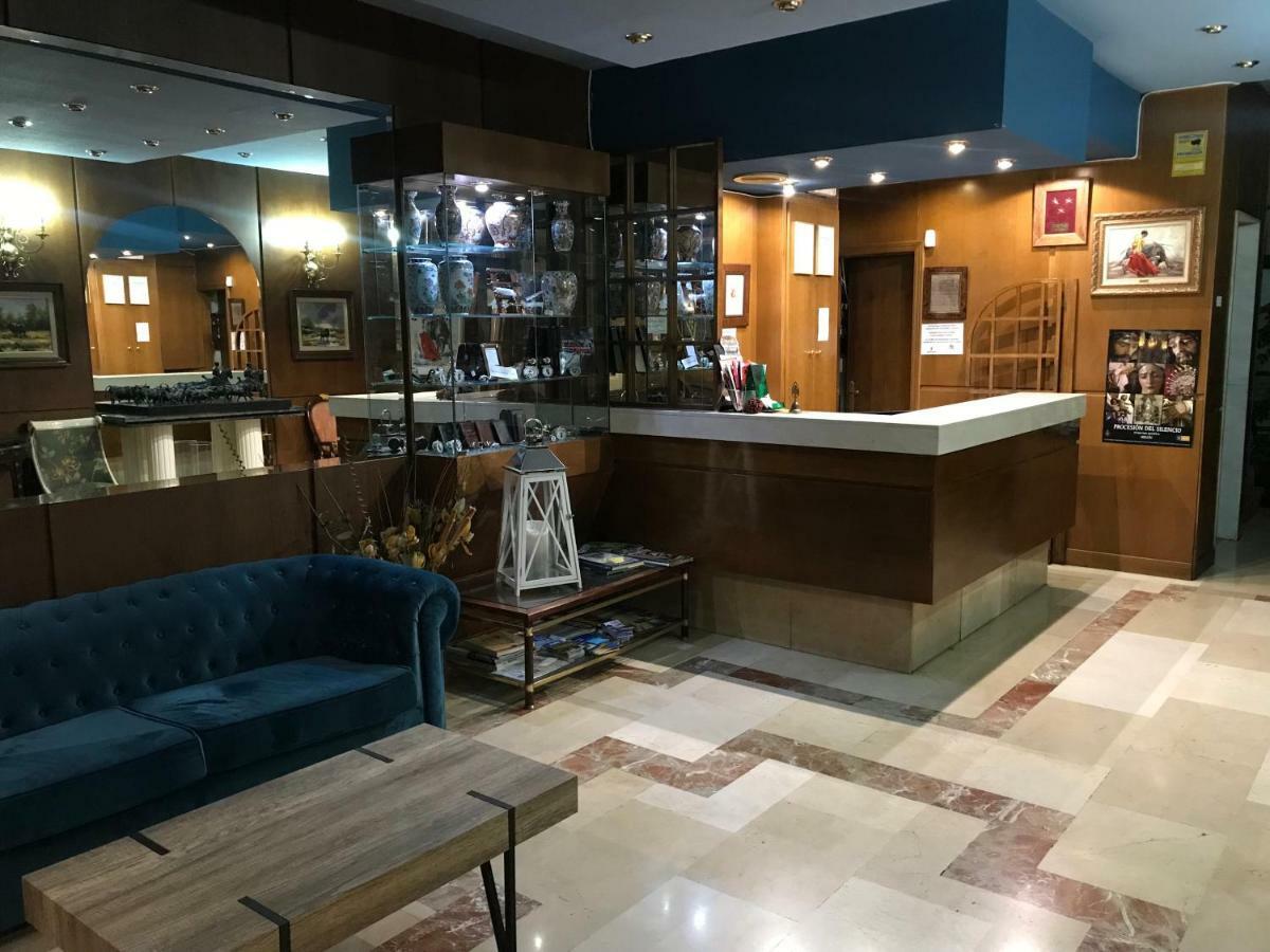Hotel Reina Victoria Hellín Zewnętrze zdjęcie